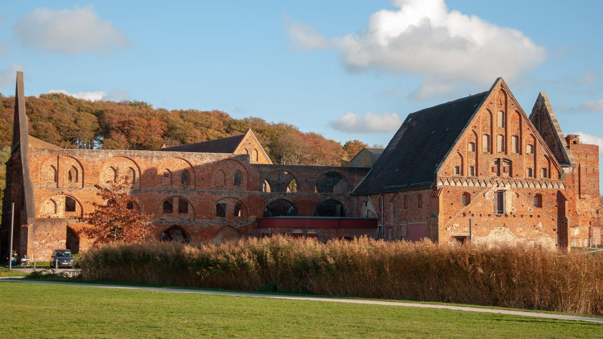 Der Klosterruine neues Leben einhauchen<br />
und als touristisches Highlight entwickeln